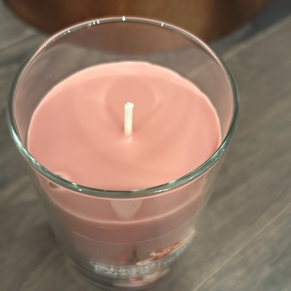 Yankee Candle Parisian Holiday Brunch, Orange,Buttery Croissant,Raspberry,1 wick - Picture 3 of 4